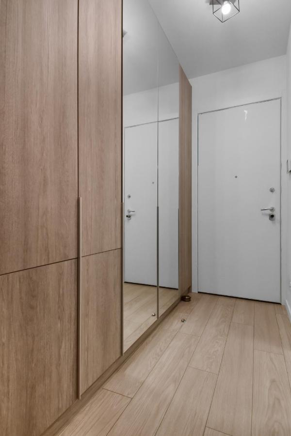 Studio Win Herastrau Voluntari Luaran gambar